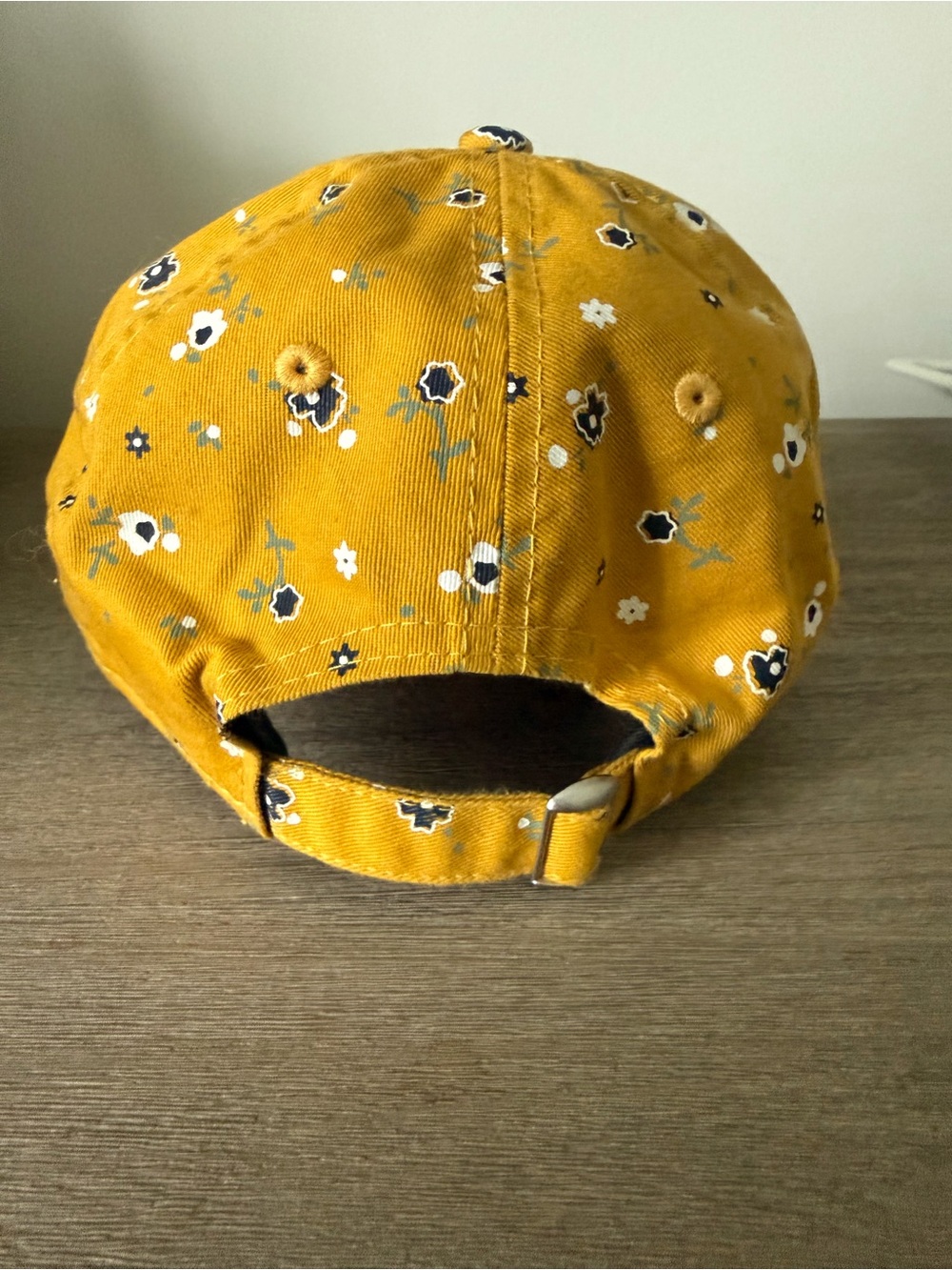New Era Yellow Floral Notre Dame Logo Cap - Picture 2 of 4